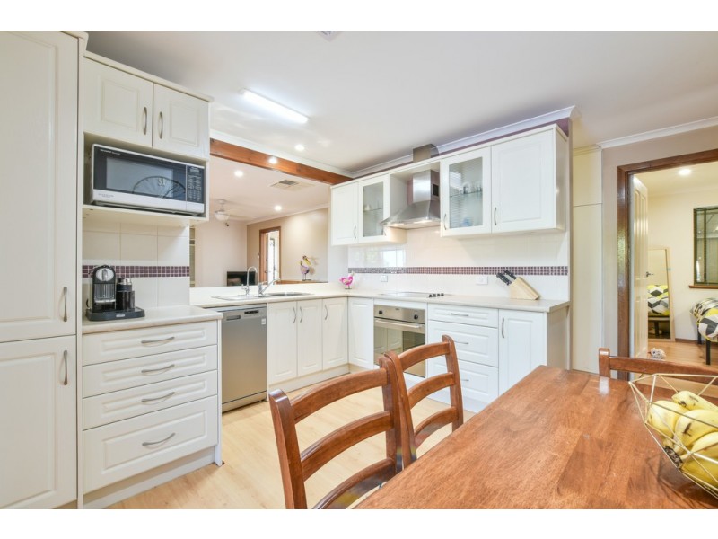 14 Doulton Drive, Trott Park SA 5158