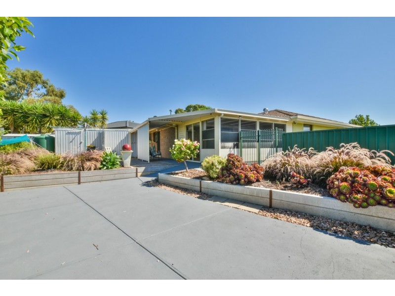 14 Doulton Drive, Trott Park SA 5158