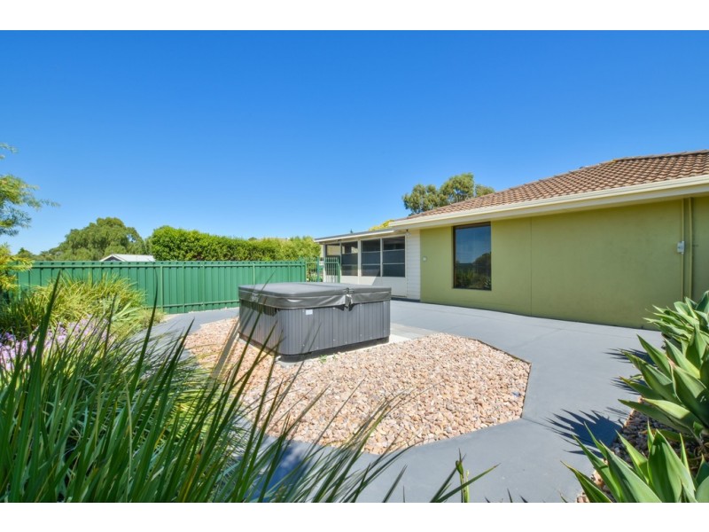 14 Doulton Drive, Trott Park SA 5158