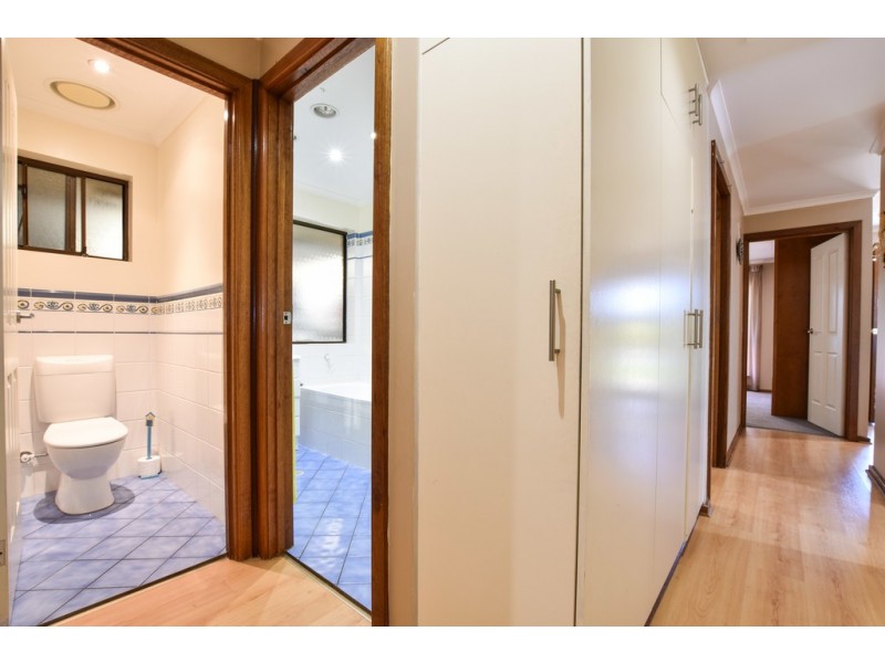 14 Doulton Drive, Trott Park SA 5158