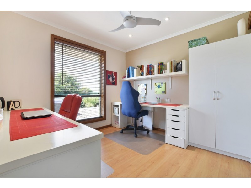 14 Doulton Drive, Trott Park SA 5158