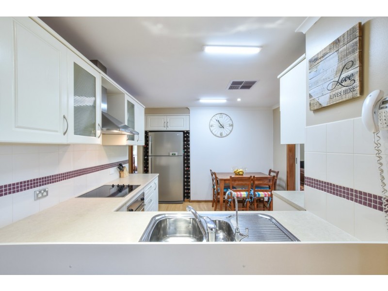 14 Doulton Drive, Trott Park SA 5158
