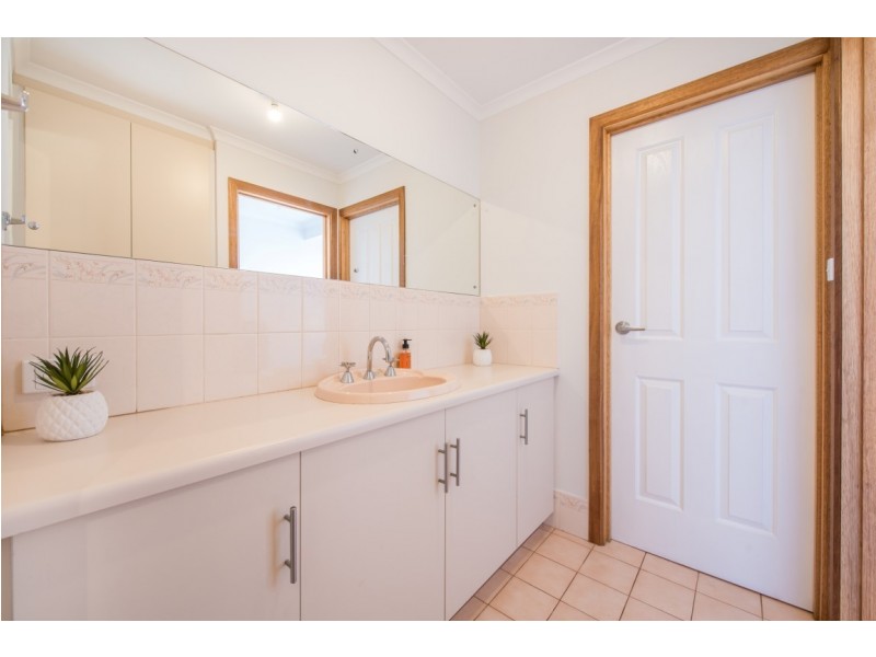 22 Zoran Court, Woodcroft SA 5162