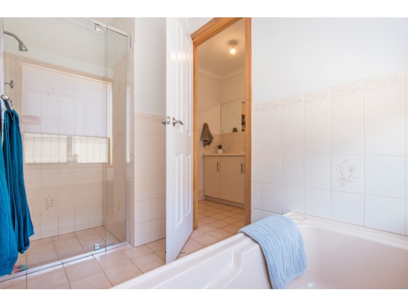 22 Zoran Court, Woodcroft SA 5162