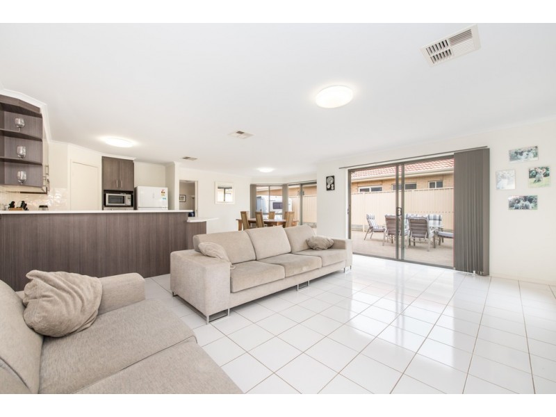 17 Lacy Coral Avenue, Aldinga Beach SA 5173