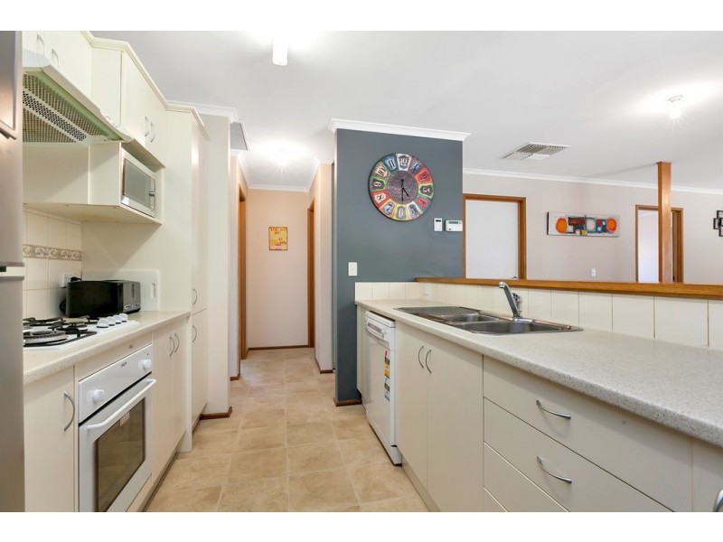 31 Moncur Street, Woodcroft SA 5162