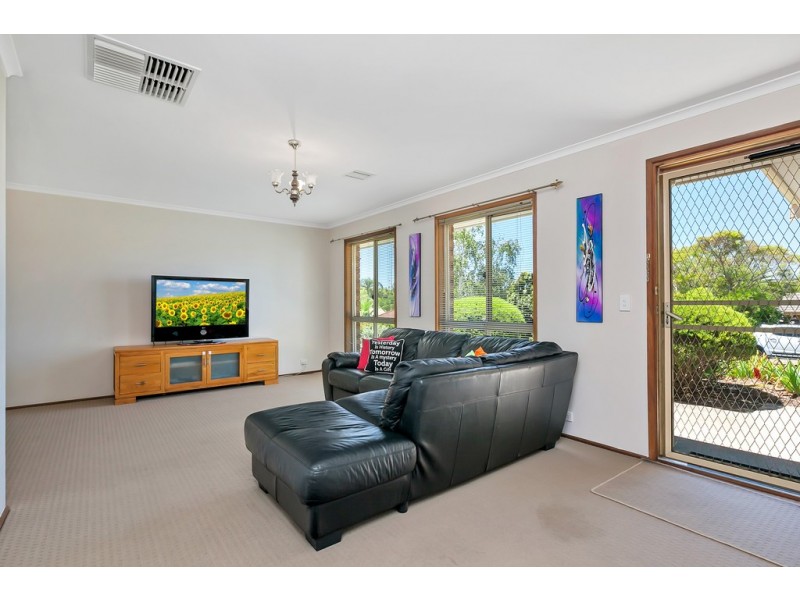 31 Moncur Street, Woodcroft SA 5162