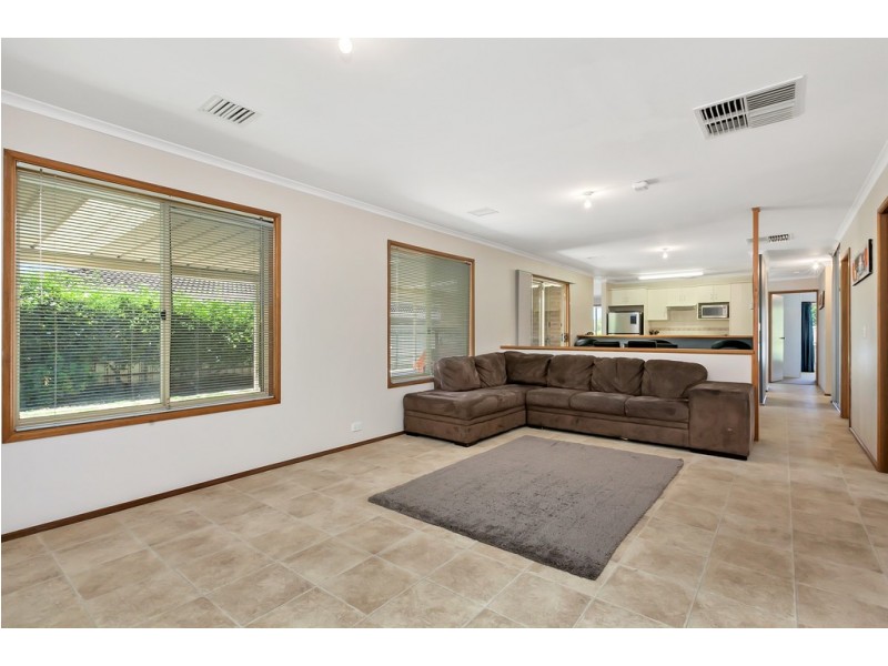 31 Moncur Street, Woodcroft SA 5162