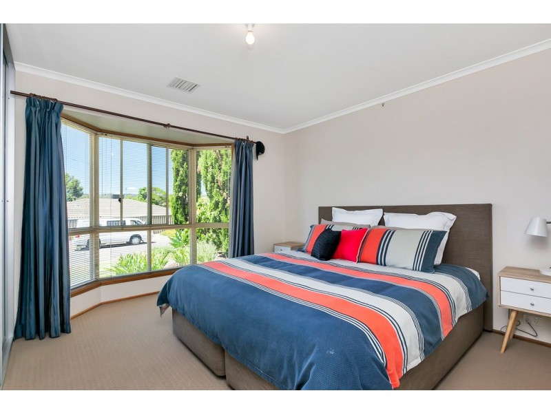 31 Moncur Street, Woodcroft SA 5162