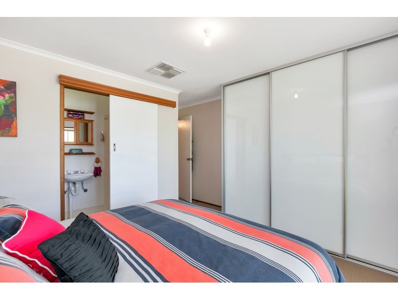 31 Moncur Street, Woodcroft SA 5162