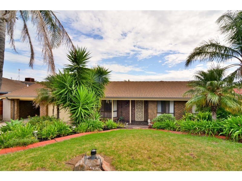 15 Sandalwood Grove, Woodcroft SA 5162