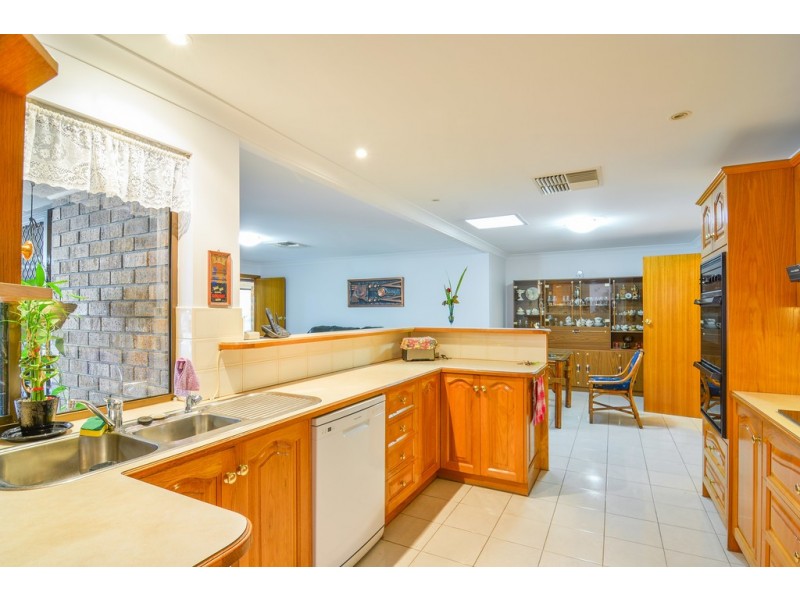 15 Sandalwood Grove, Woodcroft SA 5162