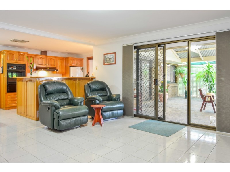 15 Sandalwood Grove, Woodcroft SA 5162