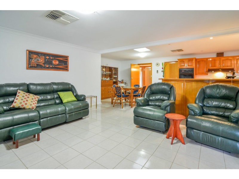 15 Sandalwood Grove, Woodcroft SA 5162