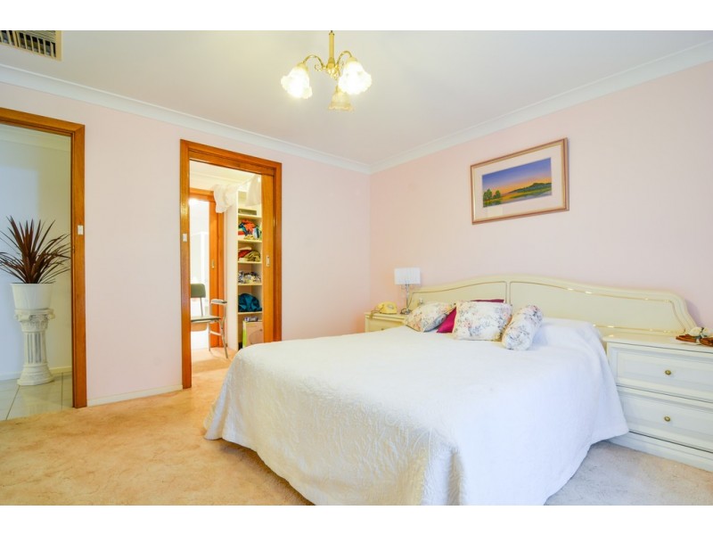 15 Sandalwood Grove, Woodcroft SA 5162