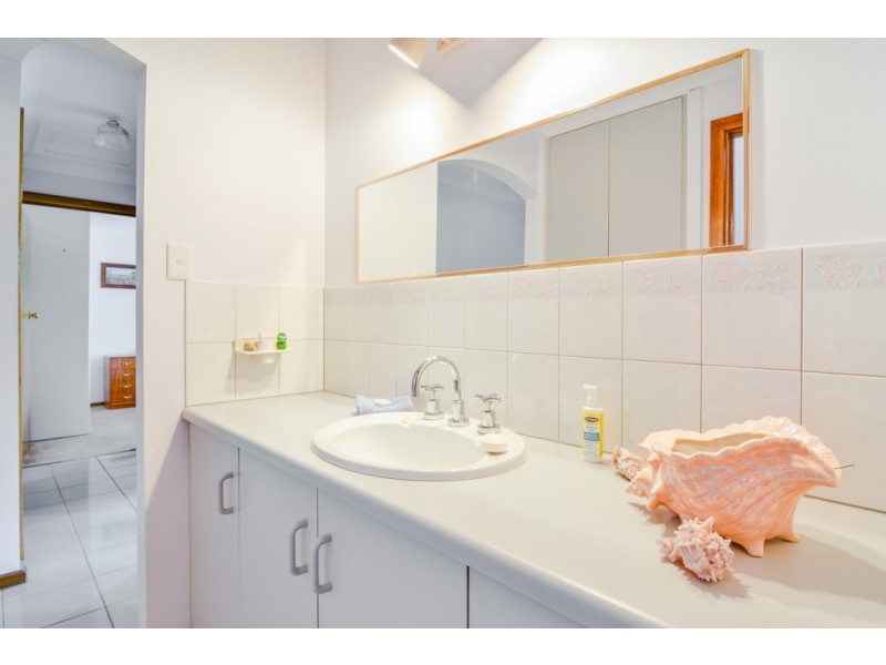 15 Sandalwood Grove, Woodcroft SA 5162