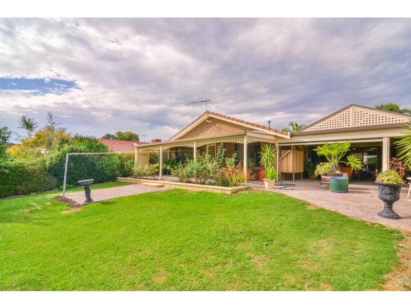 15 Sandalwood Grove, Woodcroft SA 5162