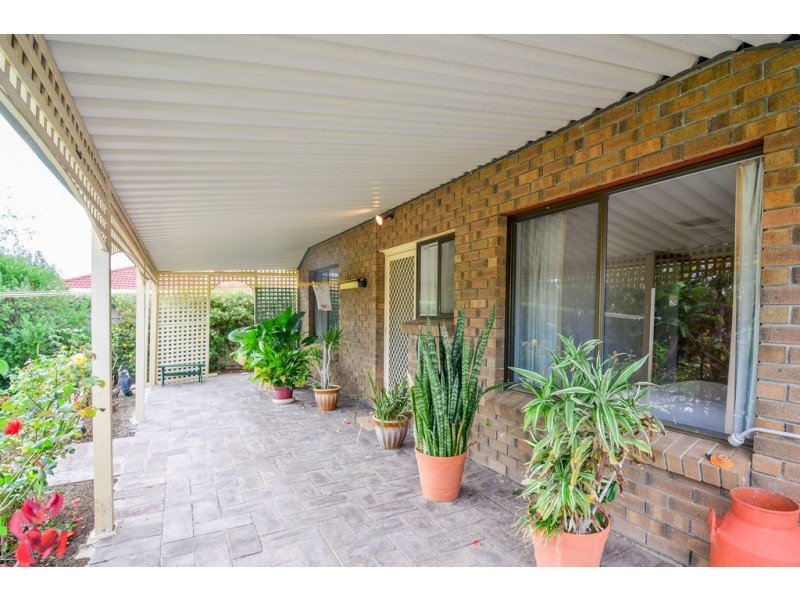 15 Sandalwood Grove, Woodcroft SA 5162