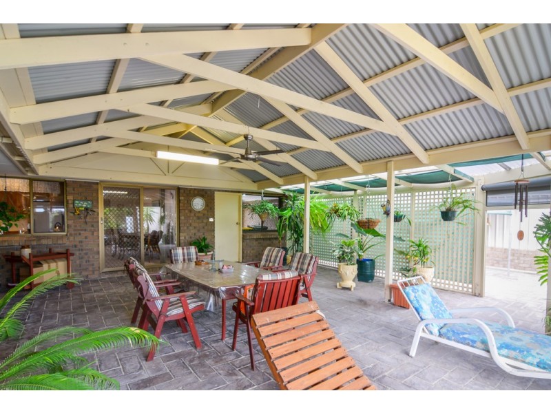 15 Sandalwood Grove, Woodcroft SA 5162