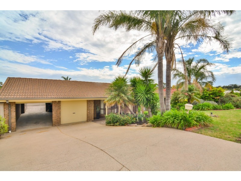 15 Sandalwood Grove, Woodcroft SA 5162