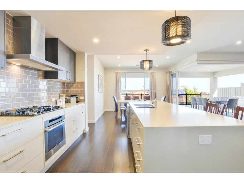 11 Thomas Way, Hallett Cove SA 5158