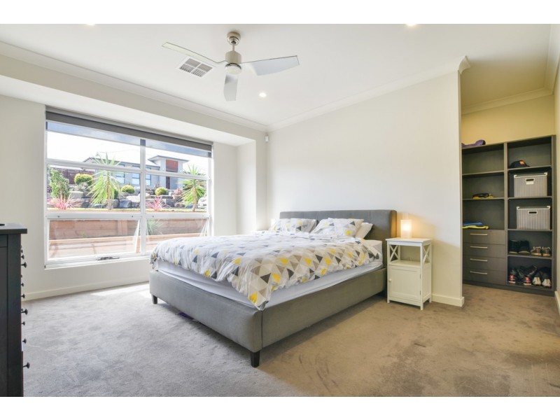 11 Thomas Way, Hallett Cove SA 5158