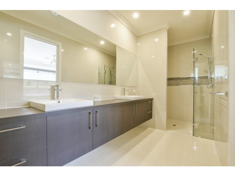 11 Thomas Way, Hallett Cove SA 5158