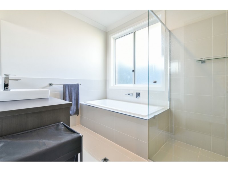 11 Thomas Way, Hallett Cove SA 5158