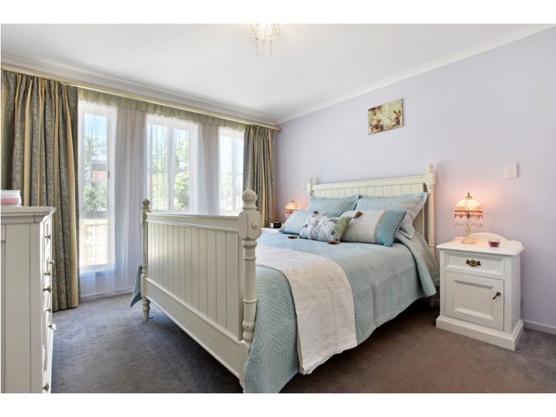 11 Maplewood Court, Flagstaff Hill SA 5159