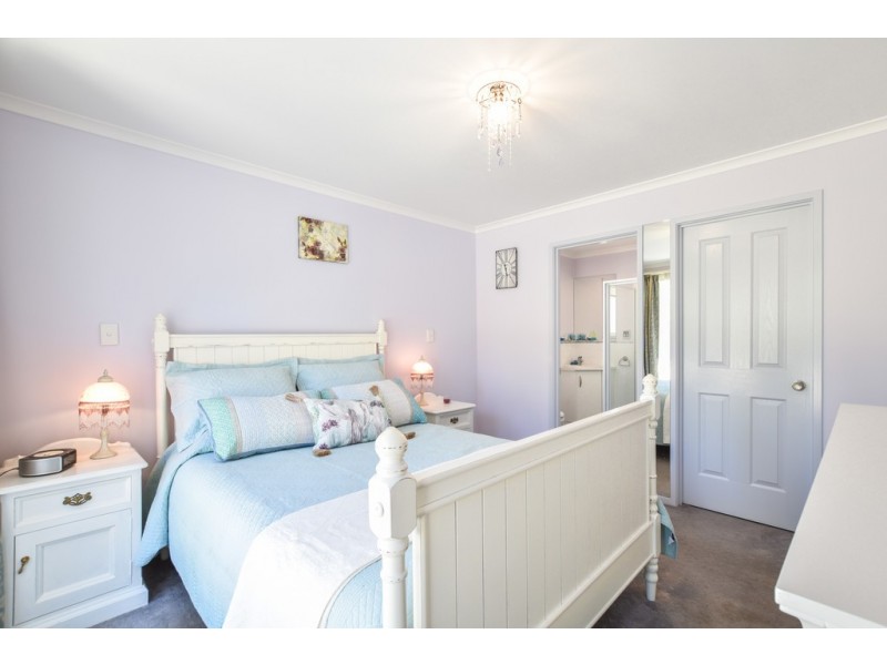 11 Maplewood Court, Flagstaff Hill SA 5159