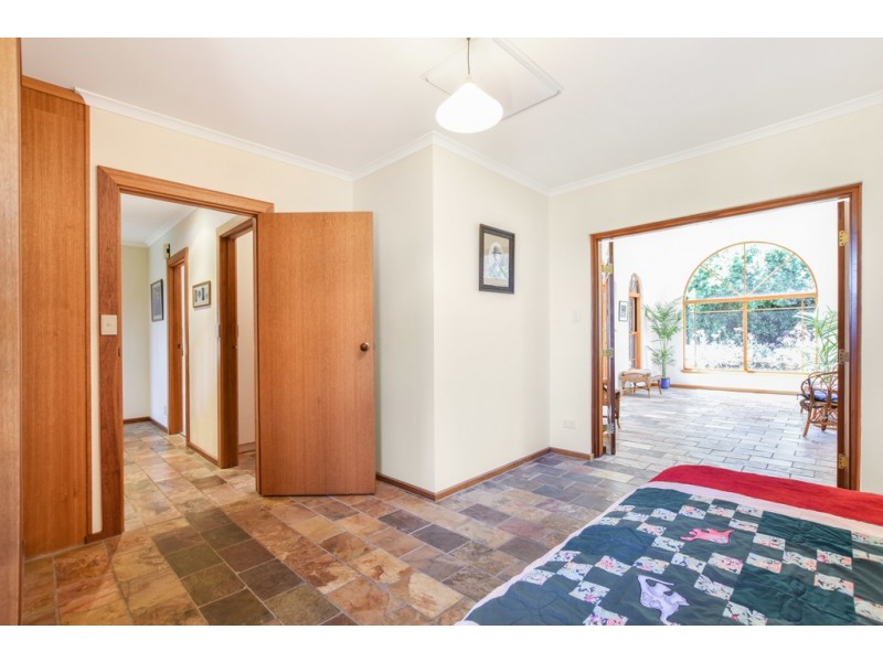 16 Adare Avenue, Mccracken SA 5211