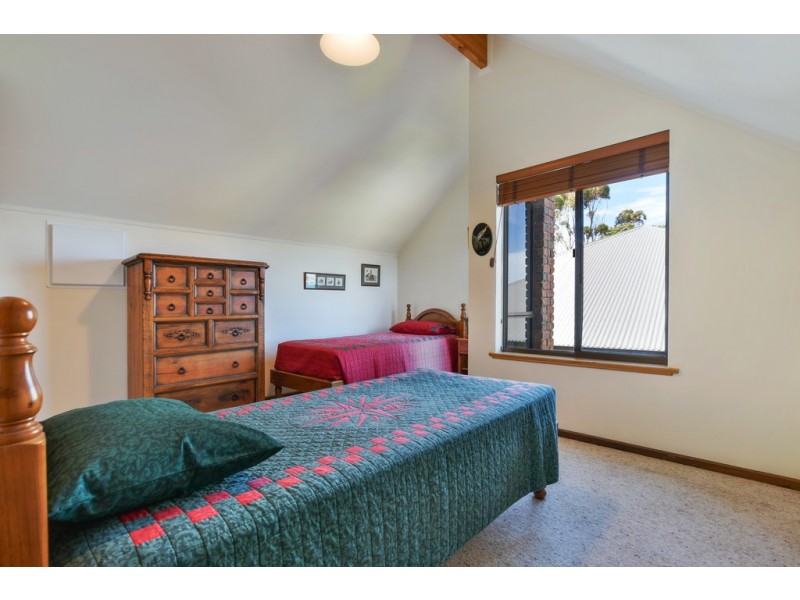 16 Adare Avenue, Mccracken SA 5211