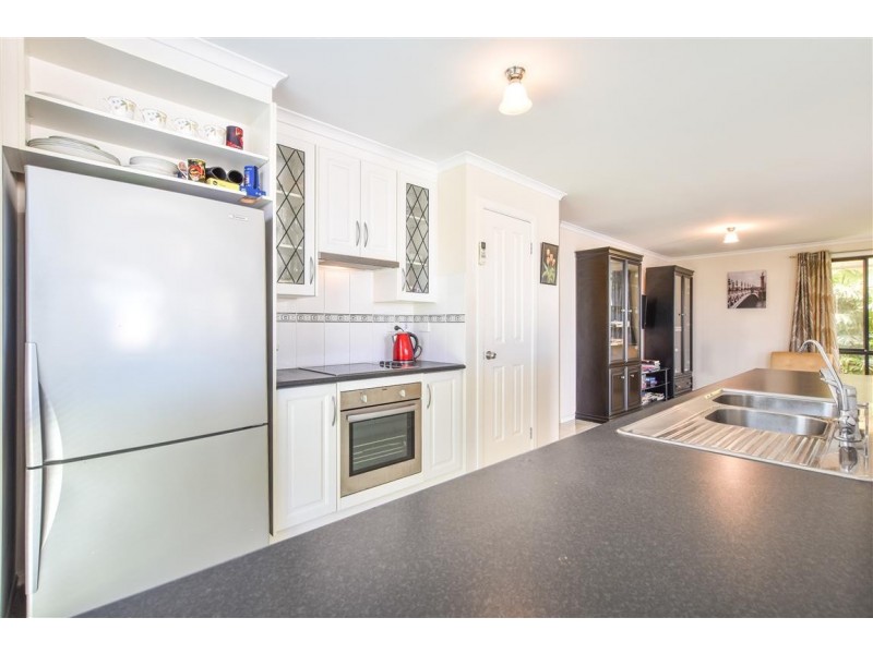 1 Suzanne Avenue, Morphett Vale SA 5162