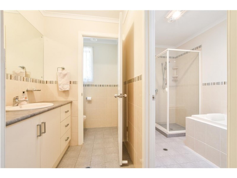 1 Suzanne Avenue, Morphett Vale SA 5162