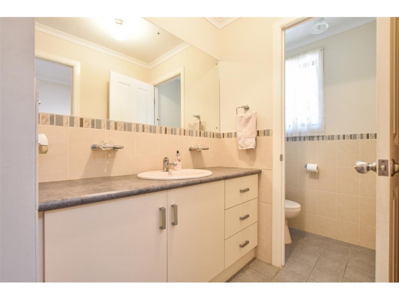 1 Suzanne Avenue, Morphett Vale SA 5162