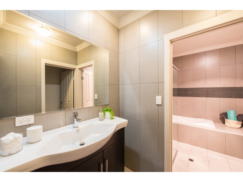 32 Emerald Street, Mawson Lakes SA 5095