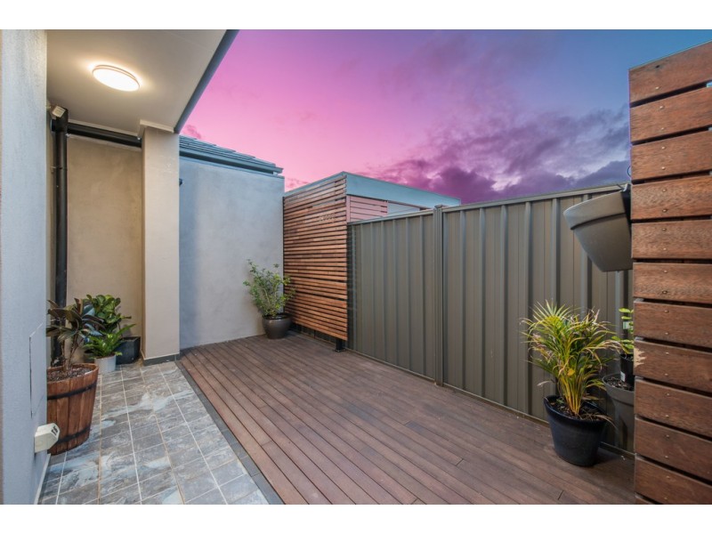 32 Emerald Street, Mawson Lakes SA 5095
