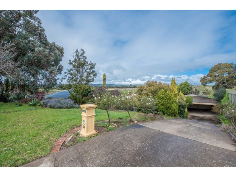 18 Lyons Circuit, Trott Park SA 5158