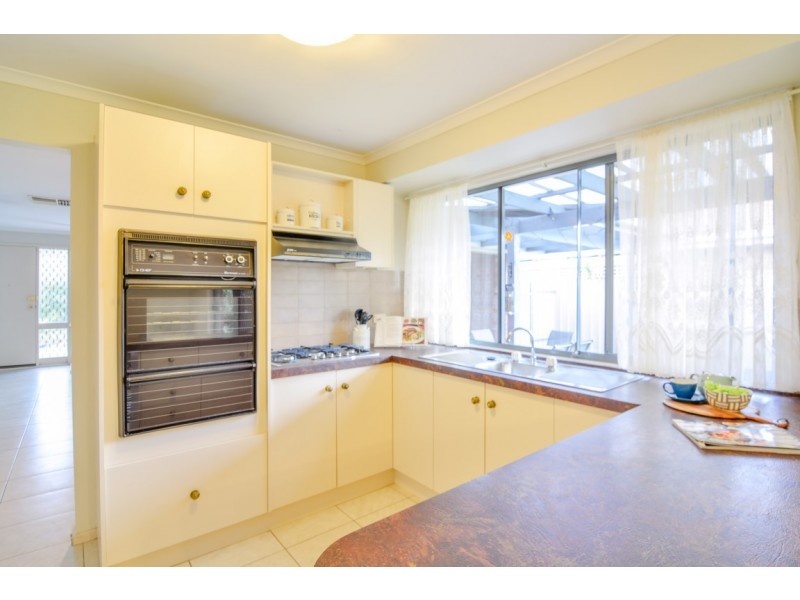 33 Cowrie Drive, Seaford Rise SA 5169