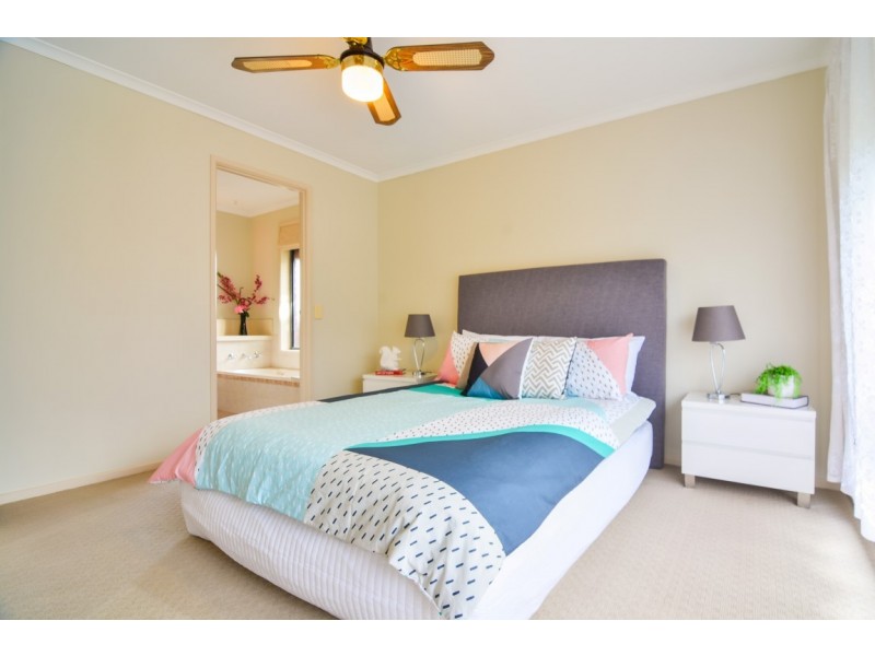 33 Cowrie Drive, Seaford Rise SA 5169