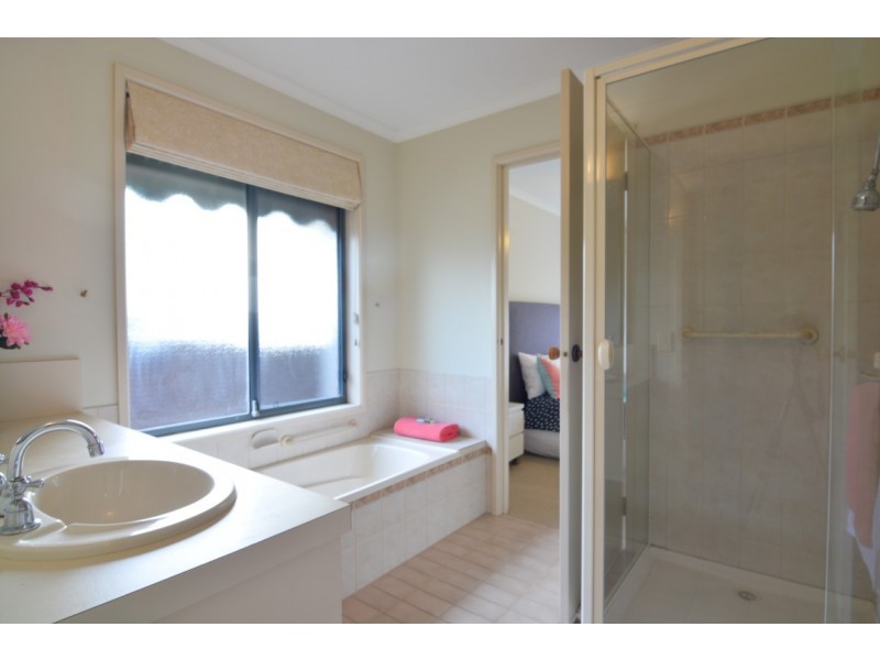 33 Cowrie Drive, Seaford Rise SA 5169