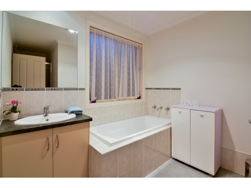 2 Karen Court, Morphett Vale SA 5162