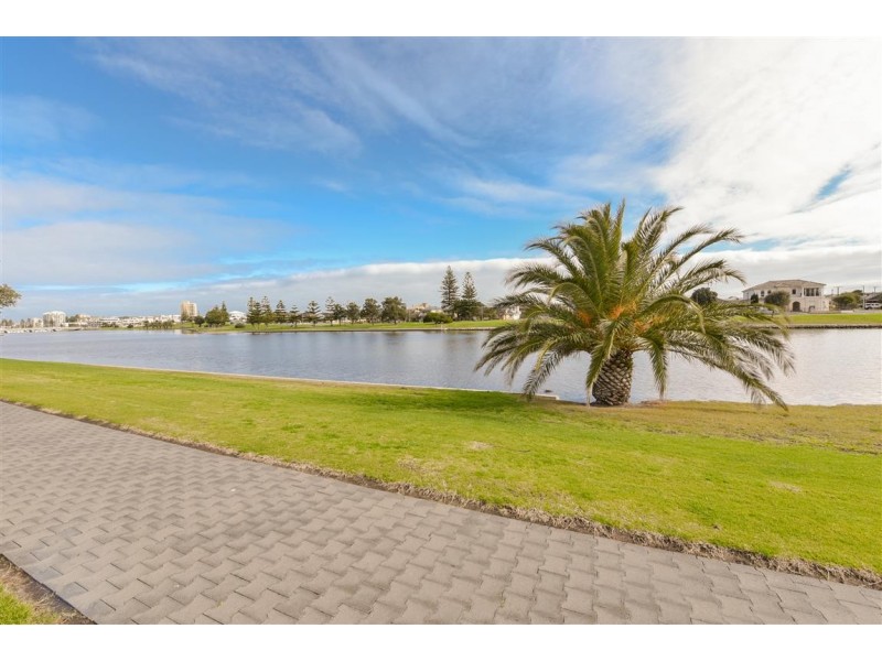 16/50 Adelphi Crescent, Glenelg North SA 5045
