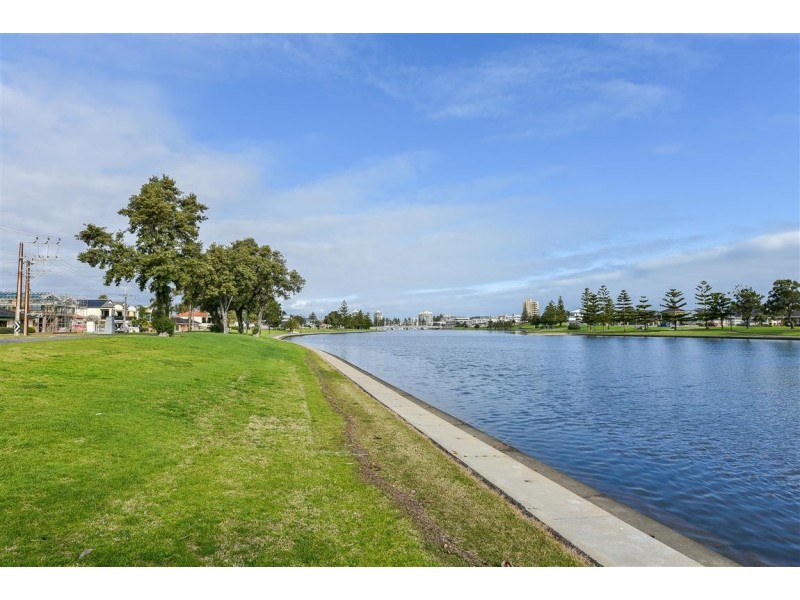 16/50 Adelphi Crescent, Glenelg North SA 5045