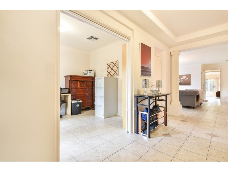 15 Bahloo Avenue, Mitchell Park SA 5043