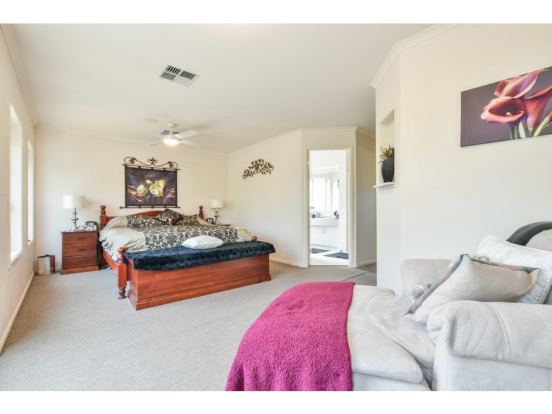 15 Bahloo Avenue, Mitchell Park SA 5043