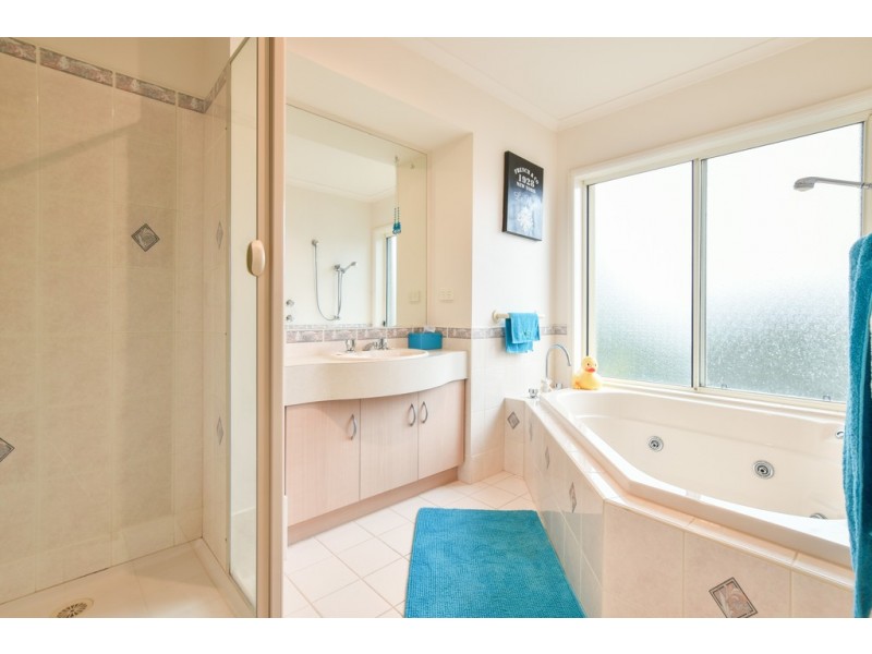 15 Bahloo Avenue, Mitchell Park SA 5043