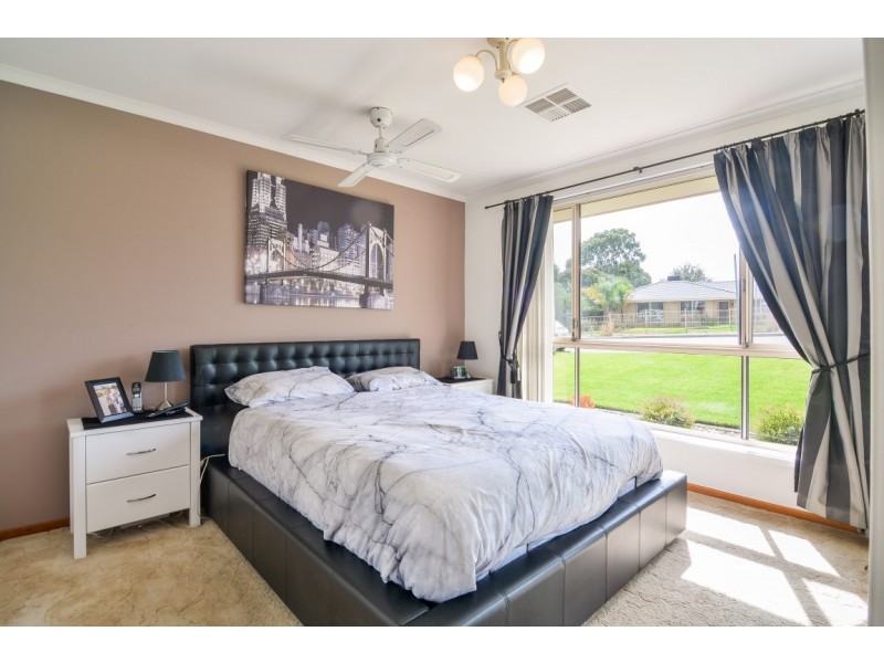 34 Investigator Drive, Woodcroft SA 5162