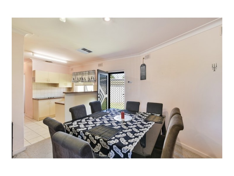 14 Cranbourne Crescent, Morphett Vale SA 5162