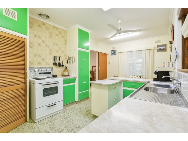 13 Creighton Avenue, Morphett Vale SA 5162